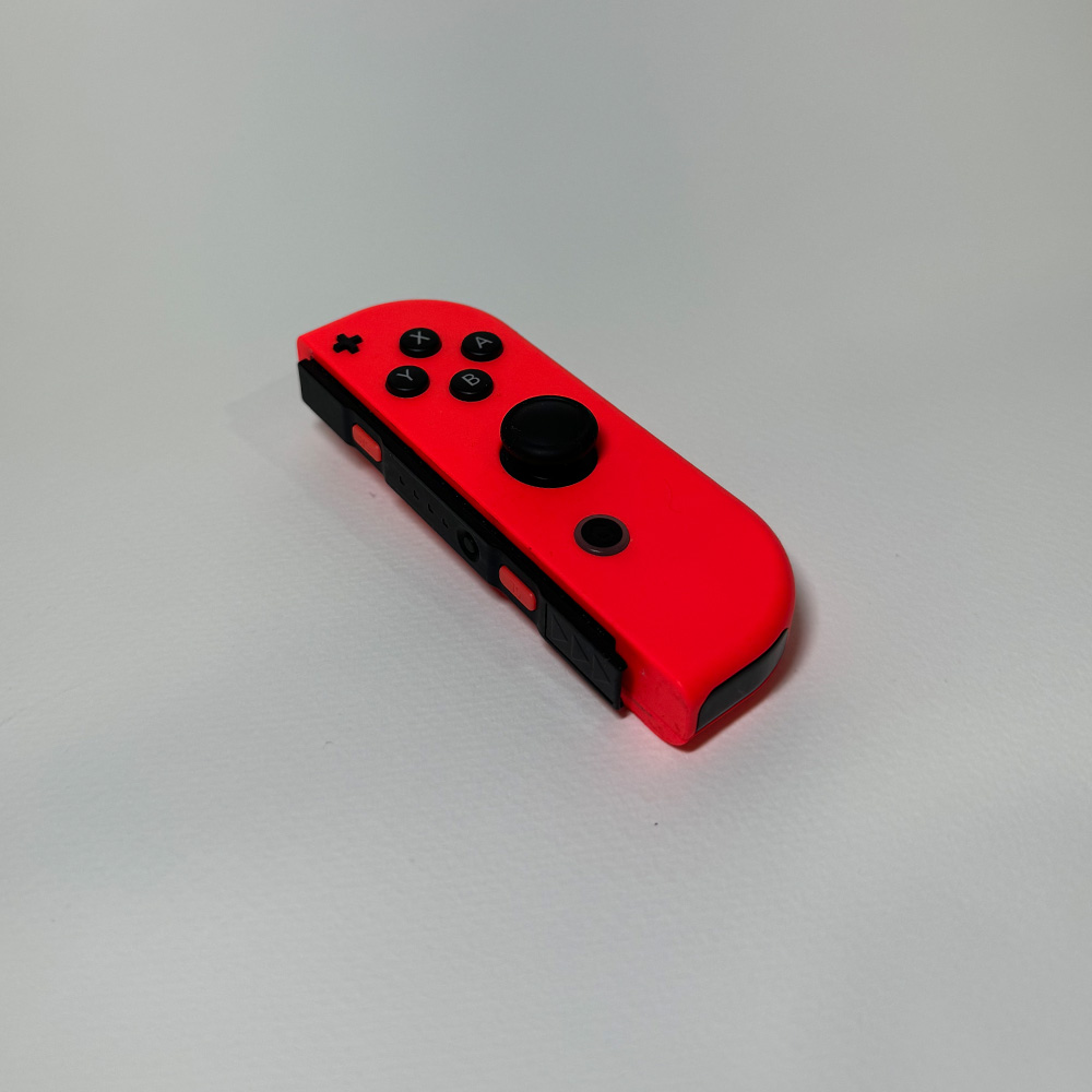 I centered the joycon and put it slightly on an angle to show all the buttons that are on the controller.