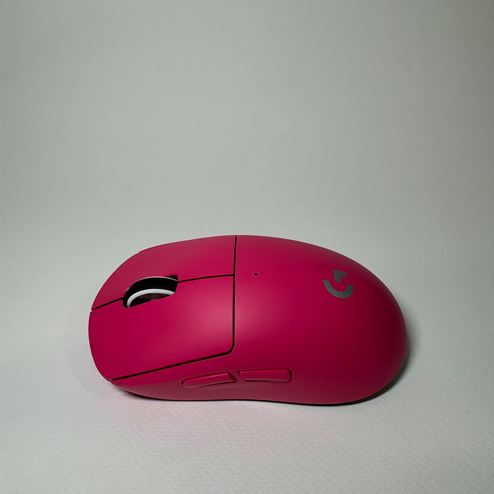 This photo is a photo of the mouse from a slightly top down view to get a better idea of the form the mouse makes.